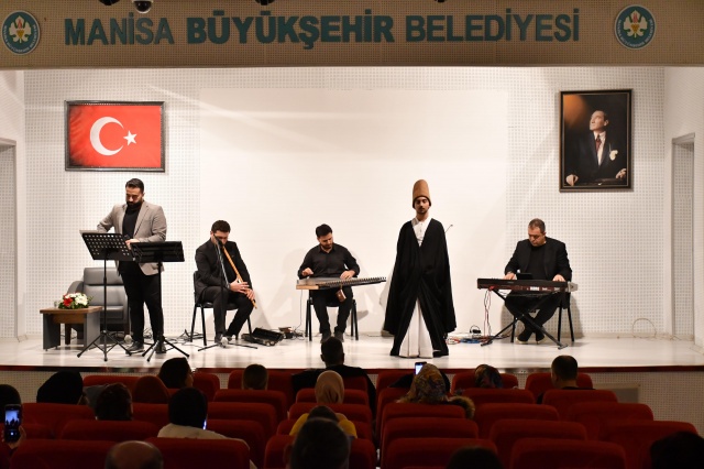 Manisalı vatandaşların katılımıyla gece boyunca tasavvuf müziği eserlerinin sunulduğu etkinlik, yapılan semazen gösterisiyle taçlandırıldı.