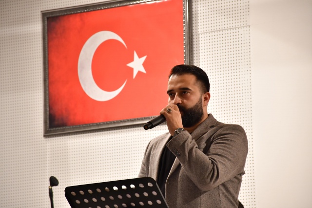 Manisa Büyükşehir Belediyesi, yüzyıllardır sevgi, saygı ve hoşgörünün Anadolu topraklarında yayılmasına öncülük etmiş Mevlana Celaleddin-i Rumi’nin vuslatının 751’inci yıl dönümünde MASKİ Konferans Salonu’nda anlamlı bir program düzenledi.