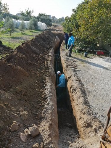 “Artık sokaklarımız altyapıya kavuştu”
Mahalle Muhtarı Nesime Şakrak, “Mahallemizdeki birçok sokakta kanalizasyon hattı sorunu vardı. MASKİ Kanalizasyon Dairesi Başkanlığımız hızlı bir şekilde sorunumuzu çözüme kavuşturmak için harekete geçti ve çalışmanın 700 metrelik kısmı tamamlandı. Mahalle halkımız tarafından takdirle karşılanan bir çalışma oldu.