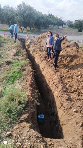 MASKİ Genel Müdürlüğü, Akhisar ilçesine bağlı Ulucami Mahallesinde 700 metrelik kanalizasyon hattı döşeme çalışması gerçekleştirdi. Mahalle Muhtarı Nesime Şakrak, “Mahallemizin sokaklarında yaşanan kanalizasyon sorunu bizler için adeta hayaldi, MASKİ sayesinde gerçek oldu. Cengiz Başkanımıza teşekkür ediyoruz” dedi.