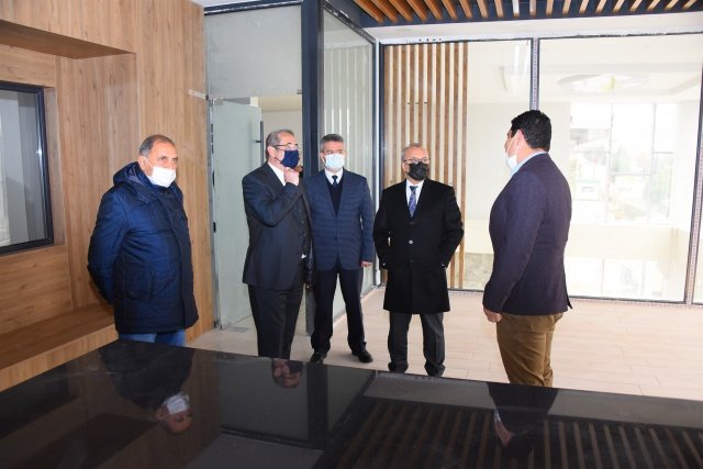 Salihli Belediye Başkanı ve aynı zamanda Salihli OSB Yönetim Kurulu Başkanı Zeki Kayda, Organize Sanayi Bölgesinde gerçekleştirdikleri üretimle ilçe ve ülke ekonomisine katkı sağlayan firmaları ziyaret ederek incelemelerde bulundu.