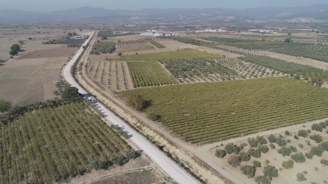 Manisa Büyükşehir Belediyesi, Saruhanlı ilçesinde Paşaköy-Sarıçam Mahallesi arasındaki yolda yenileme çalışması yaptı. Yapılan çalışmanın ardından memnuniyetini paylaşan Sarıçam Mahalle Muhtarı Saim Yıldız ve Paşaköy Mahalle Muhtarı Mustafa Türkoğulları, Manisa Büyükşehir Belediye Başkanı Cengiz Ergün’e teşekkür etti.