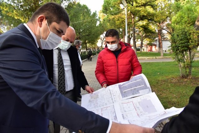 Mutluluklarını Paylaştı
Aldıkları bilginin ardından, mahalle muhtarları heyecan ve mutluluğunu paylaştı. Paşa Mahallesi Muhtarı Nazif Danabaş, “Yapılacak olan hizmetler nedeniyle Manisa Büyükşehir Belediye Başkanı Cengiz Ergün’e çok teşekkür ederiz” derken; İnönü Mahalle Muhtarı Figen Saklıca da, “Çok güzel bir proje sundular. Projeyi çok beğendim” ifadelerini kullandı.