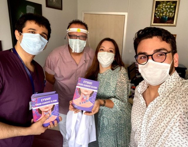 Sosyal sorumluluk projesi altında bir çalışma yapmak istediklerini söyleyen Prof. Dr. Makay, “Sekiz yıldır, Ege Üniversitesi kapsamında, endokrin cerrahisi polikliniğimizde yılda en az 10 bin hasta ağırlayan, 400-500 tiroid-paratiroid ameliyatı yapan bir merkez olduğumuzun altını çizerek söylemek istiyorum. Hastalarımız kontrolden ayrılırken ellerinde bu kitapçıkla uğurlamak gibi bir niyetimiz vardı. Bir aksiyon güttük, planladık ve sonucunda bu kitapçık ortaya çıkmış oldu. Kitapçığı da ücretsiz dağıtmayı öngördük” dedi.