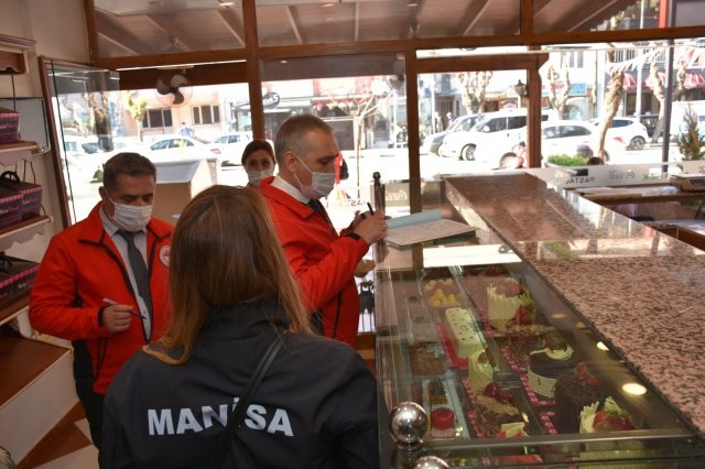 İl Müdürü Öztürk ayrıca, vatandaşların da halk sağlığı ve gıda güvenliğini ilgilendiren tüm ihbar ve şikâyetlerini Alo 174 Gıda Hattı’na ya da “0501 174 0 174” numaralı Whatsapp Gıda İhbar Hattı’na bildirebileceklerini sözlerine ekledi.