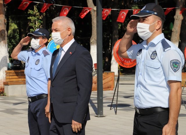 Belediye Başkanı Zeki Bilgin, günün anlam ve önemini belirten konuşmasında, bu topraklar üzerinde 98 yıldır, huzur ve güven içinde yaşadığımızı, bunu da atalarımıza borçlu olduğumuzu ifade etti.