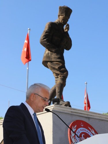 Programa CHP Manisa Milletvekili Ahmet Vehbi Bakırlıoğlu, İlçe Kaymakamı Necmettin Yalınalp, Belediye Başkanı Zeki Bilgin, protokol üyeleri ve diğer davetliler katıldı.