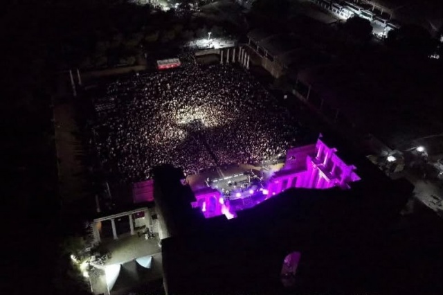 Başkan Dutlulu’dan Anlamlı İthaf

Konseri Manisa Büyükşehir Belediye Başkanı Besim Dutlulu, eşi Özge Ekmen Dutlulu, ilçe belediye başkanları, siyasi parti temsilcileri, protokol üyeleri ve çok sayıda vatandaş takip etti. Etkinliğe Didem Özel, Manisa Büyükşehir Belediyesi Genel Sekreteri Burak Deste ile belediyenin yöneticileri de katıldı.
