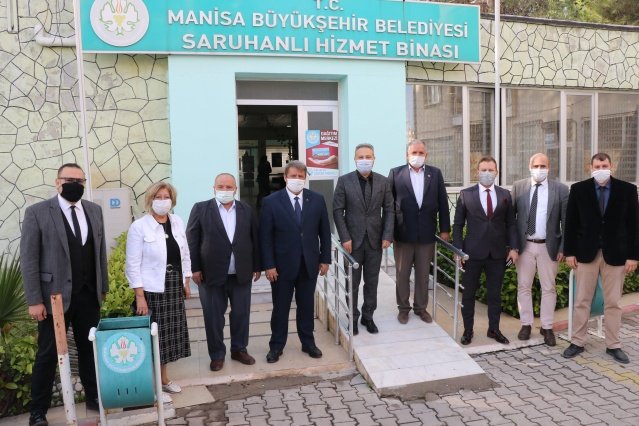 Muhtarlar Çalışmalardan Memnun
Manisa Büyükşehir Belediyesi Yol Yapım ve Onarım Daire Başkanlığı ekiplerince gerçekleştirilen asfalt çalışmaları mahalle muhtarlarını da memnun etti. Çalışmaları anlatan Mahalle Muhtarları, Manisa Büyükşehir Belediye Başkanı Cengiz Ergün ve tüm ekibine teşekkürlerini iletti.