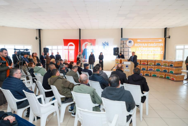 Adalet Bakanlığı tarafından yürütülen Mesleki Eğitim Kursları kapsamında Alanya L Tipi Kapalı ve Açık Ceza İnfaz Kurumu İşyurdu Müdürlüğü ile yapılan protokol çerçevesinde, hükümlüler tarafından üretilen 300 arı kovanı, gerekli şartları taşıyan ve talepte bulunan üreticilere ulaştırıldı. Kovan dağıtımı, Yağcılar Mahallesi’ndeki düğün salonunda düzenlenen törenle gerçekleştirildi. Törene, Yunusemre Belediye Başkanı Semih Balaban, Manisa Esnaf ve Sanatkarlar Odaları Birliği Başkanı Hasan Geriter, belediye başkan yardımcıları, meclis üyeleri, birim müdürleri, mahalle muhtarları ve çok sayıda bal üreticisi katıldı.