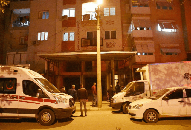 Manisa'nın Turgutlu ilçesinde meydana gelen silahlı kavgada 1 kişi öldü, 1 kişi de yaralandı.