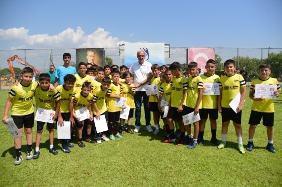 Turnuvada dereceye giren takımlara kupaları Yunusemre Belediyespor Başkanı Bülent Kanik, Kulüp Başkanvekili İsmail Aydın, Türkiye Futbol Antrenörleri Derneği Manisa Şube Başkanı Cemil Uğur ve Horozköyspor Altyapı Sorumlusu Muhsin Karip tarafından takdim edildi. Turnuvada ayrıca organizasyona katılan tüm futbolculara günün anısına katılım belgesi verildi.