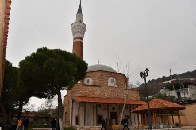 Manisa Büyükşehir Belediye Meclisi Turizm, Tanıtım ve Sanat Komisyonu ile Eğitim, Kültür, Gençlik ve Spor Komisyonu, kentin turizm potansiyelini en üst düzeye çıkarma hedefiyle Ahmetli ve Gölmarmara ilçelerini ziyaret edip bir dizi incelemede bulundu.