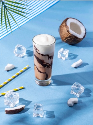 Yaz sıcaklarının serinleten cool lezzetleri

Yuzu limonu ve beyaz çayın enfes buluşması Yuzu White Tea, ferahlatan aroması ve kolay içimi sayesinde tam anlamıyla yaz aylarını yansıtıyor. Buzlu içecek Yuzu Breeze, özel şurup aroması cloudy lemonade ve üzerinde dondurularak kurutulmuş lime dilimi ile yazı size getiriyor.