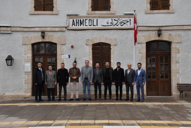Ahmetli Tren İstasyonu gibi tarihi ulaşım yapılarının korunarak turizme entegre edilmesi için çalışma başlatılması, bölgenin tanıtımı için festivaller ve kültürel etkinliklerin düzenlenmesi, dijital ve basılı tanıtım materyallerinin hazırlanması, ilçelerin turistik değerlerinin öne çıkarılması için yapılması gerekenler de konuşuldu. Ekoturizme yönelik olarak ise Gördes Barajı ve çevresinin doğa turizmine uygun hale getirilmesi, su sporları, doğa yürüyüşleri ve kamp alanları gibi aktivitelerin teşvik edilmesi kararlaştırıldı.