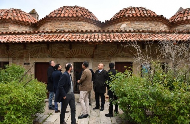 Manisa Büyükşehir Belediye Meclisi Turizm, Tanıtım ve Sanat Komisyonu ile Eğitim, Kültür, Gençlik ve Spor Komisyonu üyeleri, Ahmetli Belediye Başkanı Fuat Mintaş ve Gölmarmara Belediye Başkanı Cem Aykan'ı ziyaret ederek ilçelerin turizm potansiyeli hakkında görüş alışverişinde bulundu. Ziyarete Komisyon Başkanı Lütfi Akdağ ve komisyonda görev alan meclis üyeleri ile Yazı İşleri ve Kararlar Dairesi Başkanı Özcan Çetin ve ilgili şube müdürleri katıldı. İncelemeler sırasında Ahmetli'deki Tarihi Tren İstasyonu, Gölmarmara'daki Kaymakçı Kazı Alanı, Gölmarmara halkı tarafından NATO Tepesi olarak adlandırılan bölge, Şahuban Camii, Halime Hatun Camii ve Gördes Barajı gibi önemli turistik noktalar ziyaret edildi.