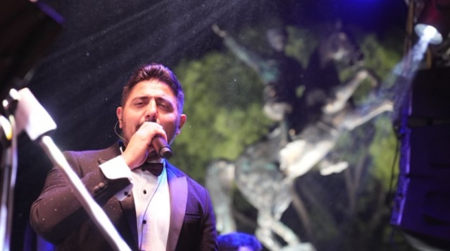 Manisa’nın kurtuluşunun 102. yılı dolayısıyla Yunusemre Kent Orkestrası tarafından Muradiye Meydanı’nda özel bir konser düzenlendi. Birbirinden güzel şarkıların seslendirildiği konserde vatandaşlar doyasıya eğlendi.
