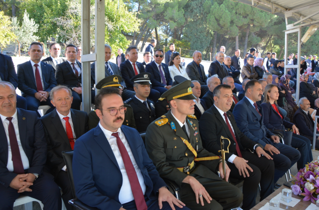 Demirci’de Cumhuriyet’in 102. Yılı Coşkuyla Kutlandı
Öğrencilerden “102” ve Ay-Yıldız Koreografisi Büyük Beğeni Topladı