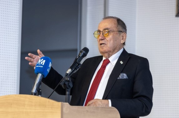 Yunusemre Belediyesi öncülüğünde Manisa Büyükşehir Belediyesi MASKİ Konferans Salonu’nda Manisa Yunt Dağı Kırsal Kalkınma Çalıştayı gerçekleştirildi. Çalıştaya Yunusemre Belediye Başkanı Semih Balaban, Belediye Başkan Yardımcıları, Belediye Meclis Üyeleri, Sivil Toplum Örgütü Temsilcileri katıldı.