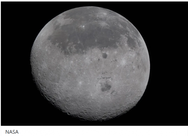 Ay’ın Karanlık Yüzünden Tarihi Kare
İnsanlığın derin uzay yolculuğunda yeni bir sayfa açıldı. NASA öncülüğünde yürütülen Artemis II görevi, Ay’ın Dünya’dan görünmeyen “karanlık yüzünden” Dünya’nın ilk görüntüsünü kaydederek tarihi bir başarıya imza attı.