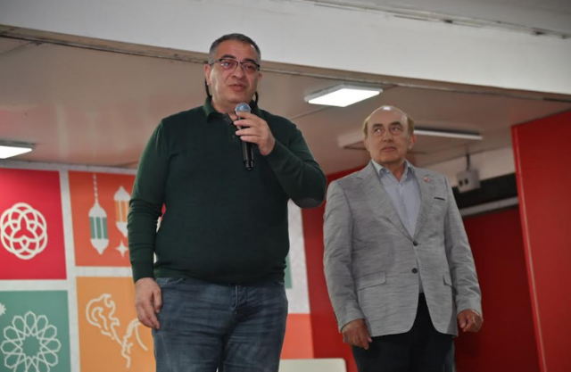 Manisa Büyükşehir Belediyesi, Ramazan ayının birlik ve beraberlik ruhunu Selendi’de kurduğu iftar sofrasıyla yaşattı.