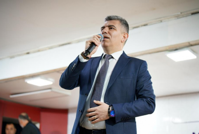 Manisa Büyükşehir Belediyesi, Ramazan ayının manevi atmosferini ve dayanışma ruhunu Manisa’nın dört bir yanında yaşatmaya devam ediyor. Bu kapsamda düzenlenen iftar programlarının son durağı Soma oldu.