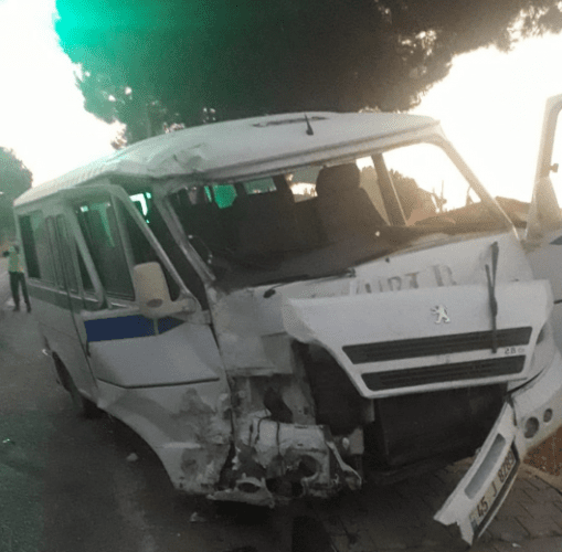 Kazadan hemen sonra kaza mahallinde gerekli önlemleri alan Demirci İlçe Jandarma Trafik  ekipleri, kazayla ilgili soruşturma başlattı.