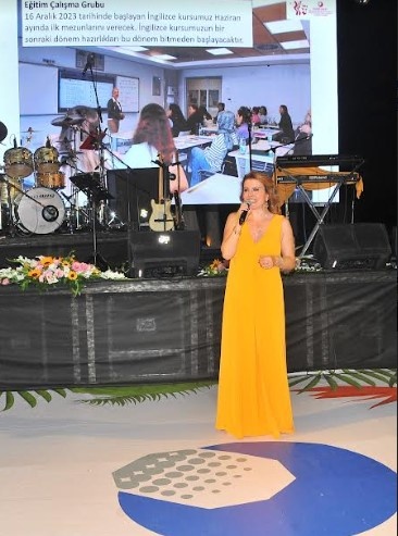 İAOSB Vakfı Kadılar Kulübü adına konuşma yapan Şule Karabağlı, Cumhuriyetin 100.
yılında 100 öncü kadınla yola çıkan kulübün kadın odaklı faaliyetleri hakkında bilgi
vererek, tüm kadınları kulübe üye olmaya davet etti.