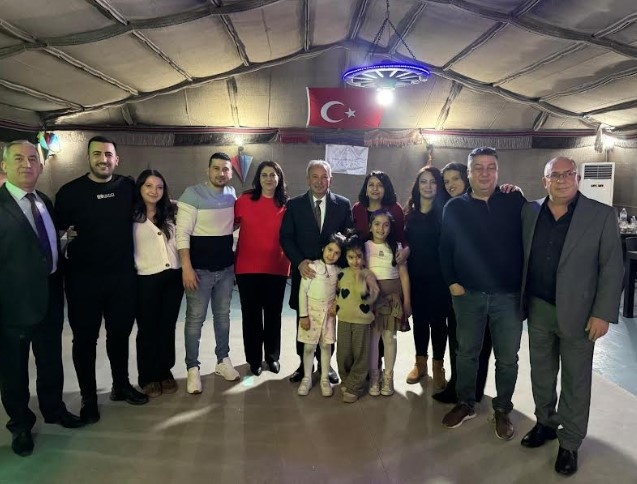 Gecede dernek faaliyetleri hakkında bilgilendirme yapıldı ve katılımcılar yöresel müzikler eşliğinde keyifli vakit geçirdi. Etkinlik, toplumsal dayanışmanın önemini bir kez daha gözler önüne sererken, katılımcılar gece boyunca birlik ve beraberlik mesajları verdi.