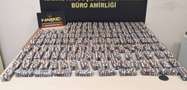 Manisa Emniyet Müdürlüğü  Uyuşturucu ve uyarıcı madde ticareti yapan, kullanan, nakleden, bu suçları işleyerek haksız kazanç elde eden, halkımızı zehirlemeye çalışan suçlularla mücadelesine devam ediyor.