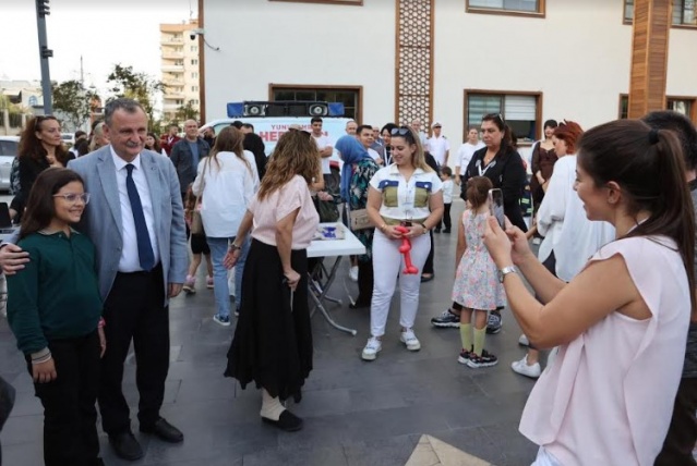 Etkinlikte Konuşan Balaban bugünün önemine dikkat çekerek, “Ben de 2 kız babası olarak kız çocuklarımızın ne kadar önemli olduğunu biliyorum. Bu ülkede yıllarca kadının adı olmadı. Kızlarımız ikinci sınıf evlat olarak görüldü. Ama şu bir gerçektir ki kız çocuklarımız ailenin, toplumun ve ülkenin geleceğidir.