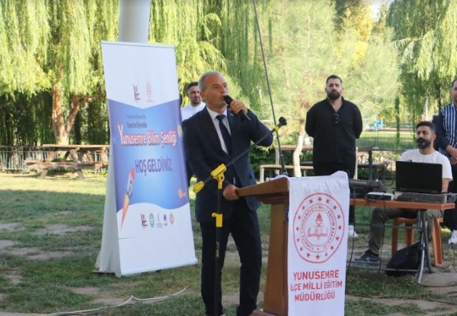 Atatürk Kent Park, Yunus’un Diyarında Yunusemre Bilim Şenliği ile bilimin büyülü dünyasına ev sahipliği yaptı. TÜBİTAK tarafından desteklenen, Yunusemre İlçe Milli Eğitim Müdürlüğü ve Manisa Büyükşehir Belediyesi’nin katkılarıyla gerçekleştirilen şenlik, 30 atölyede yaklaşık 5 bin öğrenciyi bilimin renkli dünyasıyla buluşturdu.