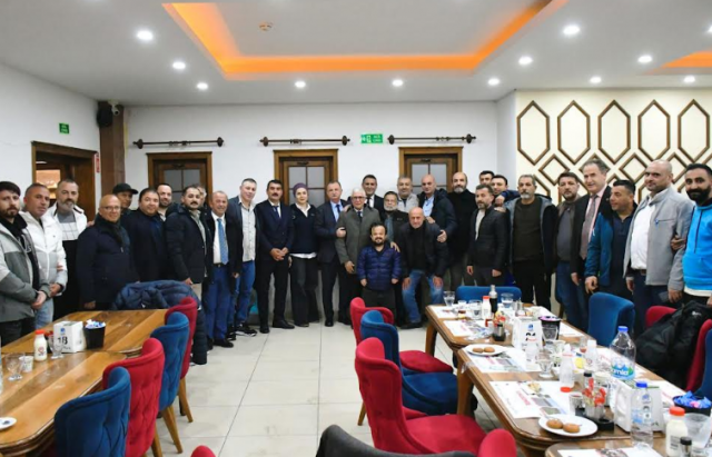 Başkan Balaban konuşmasında amatör kulüplerin sporun temel taşı olduğunu kaydederek, "Amatör kulüplerimizin başkanları, yöneticileri ve antrenörleri, gençlerin elinden tutan, gençleri kötü alışkanlıklardan kurtaran ve en önemlisi yetenekli gençleri keşfedip onların meslek edinmesini ve sporcu olmasını sağlayan kıymetli insanlardır. Bizler amatör sporun her zaman yanında olacağız. Bu konuda verdiğimiz sözleri tutuyoruz ve tutmaya devam edeceğiz. Amatöre hizmet veren her birey bizler için onur abidesidir.