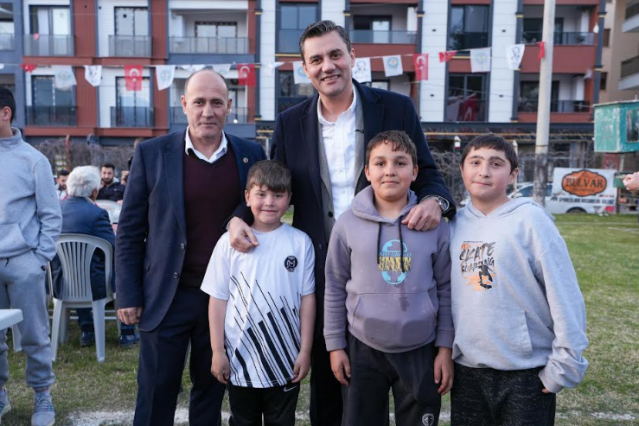 İftar programı kapsamında çocuklar için düzenlenen etkinlikler de büyük ilgi gördü. Geleneksel Hacivat-Karagöz gösterileriyle minik misafirler keyifli anlar yaşadı. Büyükşehir Belediyesi, şehrin her köşesinde Ramazan sofraları kurmaya, gelenekleri yaşatmaya devam ediyor.