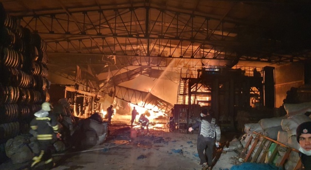 YANGIN MADDİ ZARARA YOL AÇTI

Demirci Kaymakamımız Yavuz Arslan, Belediye Başkan Yardımcımız İsmail Hakkı Gül ve Manisa Büyükşehir Belediyesi Demirci İlçe Koordinatörü Melih Kuru da yangının olduğu fabrikaya gelerek yangın söndürme çalışmalarını yerinde takip ederek bilgi aldı