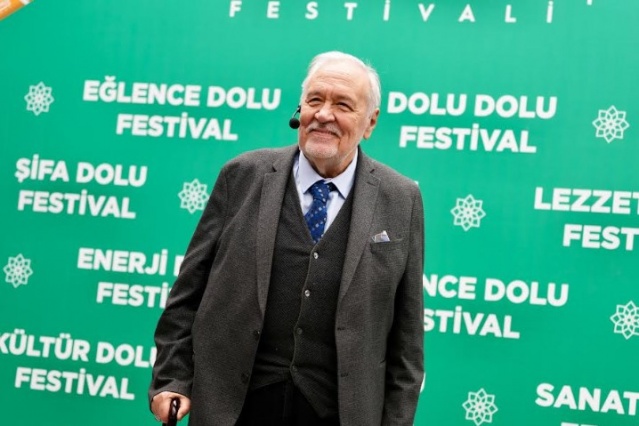 485. Uluslararası Manisa Mesir Macunu Festivali, tarih ve kültürün buluştuğu özel bir etkinliğe sahne oldu. Ünlü tarihçi Prof. Dr. İlber Ortaylı, “Manisa’nın Mesir Tarihi” başlıklı söyleşisiyle Manisalılarla buluştu. Kültür Merkezi Lale Salonu’nu saatler öncesinden dolduran izleyiciler, Ortaylı’nın anlatımıyla şehrin zengin geçmişine ve asırlardır süren mesir geleneğine tanıklık etti.