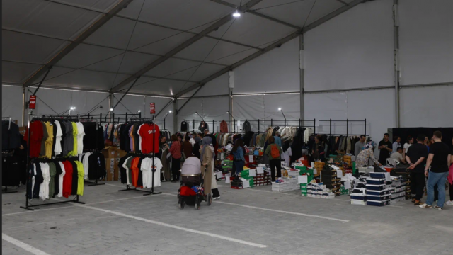 Yunusemre Belediyesi, 100. Yıl Meydanı’nda Ramazan Çarşısı’nın bulunduğu alanda ünlü markaların birbirinden özel fırsatlarla yer aldığı Outlet Çarşısı’nı açtı. Sürpriz fırsatlar ve dopdolu bir alışveriş deneyiminin yer aldığı Outlet Çarşısı 6 Nisan’a kadar açık kalacak.