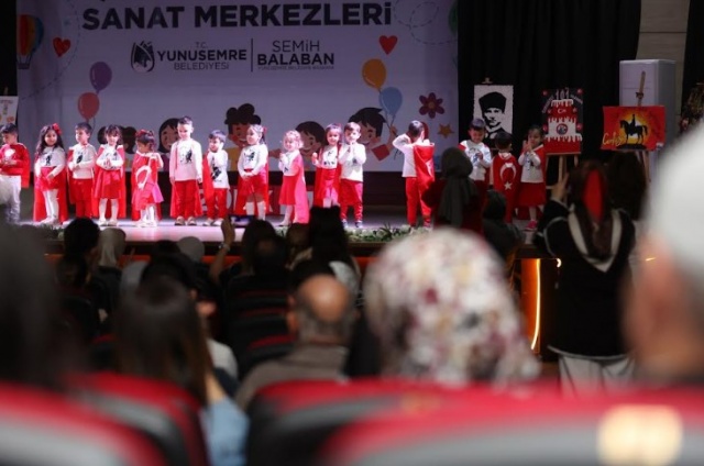 Etkinlik öncesi konuşma yapan Yunusemre Belediye Başkan Yardımcısı Hakan Gürtunca, yaptığı açıklamada “Cumhuriyet bizim bu topraklarda kazandığımız en büyük değerimiz. Cumhuriyeti çocuklarımız aracılığıyla yüzlerce yıl devam ettireceğiz. Lütfen çocuklarımıza kurucumuz ve kurtarıcımız tek liderimiz Mustafa Kemal Atatürk’ün hayatını öğretin” dedi.