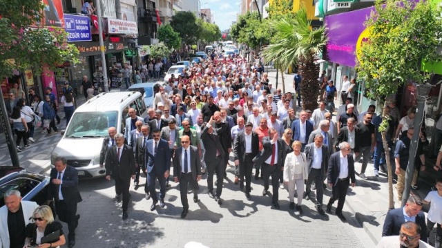 “Geleceğe ışığını aktarmıştır”
Şeyh İsa’nın dönemin bilim insanı ve alimlerinden olduğunu belirten Başkan Ferdi Zeyrek, “Bu bir festivalden daha öte, miraslarımızın yarınlara taşınması açısından bizler için çok önemli. Yıllar geçtikçe çoğalarak ve büyüyerek devam edecektir. Çağlak Festivali, ülkemizin en kadim festivalleri arasında yer almaktadır. Bu festivalimiz bugünlere olduğu gibi yarınlara da ışık tutacaktır. Buna aracılık ettikleri için emeği geçen herkese teşekkür ediyorum” ifadelerini kullandı.