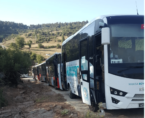 Yangın etkisini arttırdı, tahliyeler başladı.