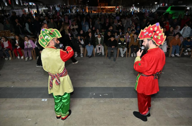 Program kapsamında çocuklar için düzenlenen etkinlikler de büyük ilgi gördü. Hacivat-Karagöz gösterisi minik misafirlere keyifli anlar yaşattı.