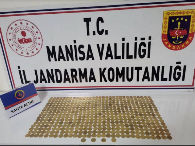 Manisa İli Salihli İlçesi Mersinli Mahallesinde, 15.10.2024 günü bazı şahısların tarihi eser görünümlü sikkeler ile dolandırıcılık yapmaya çalıştığı bilgisi alınması üzerine Salihli İlçe J.K.lığı Asayiş Timleri ve Jandarma Suç Araştırma Timleri (JASAT) tarafından  C.B.(1976/E) ve  H.Ş.(1979/E) isimli şahıslar yakalanmıştır.
Şahısların yapılan üst aramasında; 484 adet sahte sikke bulunmuştur.
Şüpheliler Salihli Cumhuriyet Başsavcılığında hazır edilmek üzere gözaltına alınmıştır.