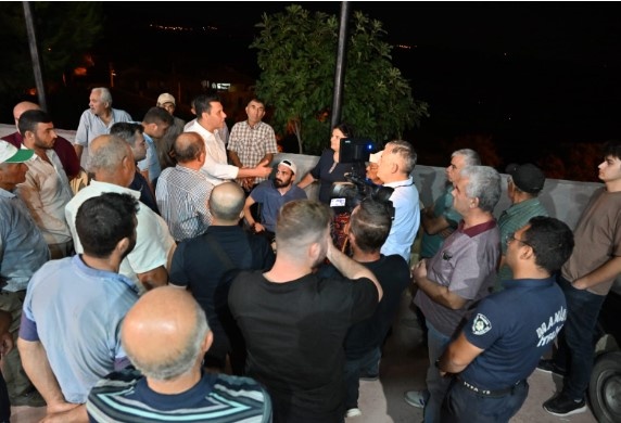 Yanan alan yaklaşık 2 bin 500 dekarlık bir alan. Gerçekten telafisi zor olacak büyüklükte bir alan. Ama tekrardan ağaçlandırma çalışmalarına da başlanacaktır. Manisalı hemşerilerimize geçmiş olsun.” diye konuştu.