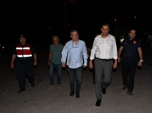 Bir daha böyle yangınlara sebebiyet vermemek için vatandaşlarımızı tekrar tekrar uyarmak gerekiyor. Allah’ım böyle acılar bizlere bir daha göstermesin” ifadelerini kullandı.