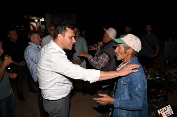 Manisa Büyükşehir Belediyesi, Valilik ve AFAD olarak gerekli olan tüm destekleri vereceğimizden hiçbir vatandaşımızın şüphesi olmasın” dedi.