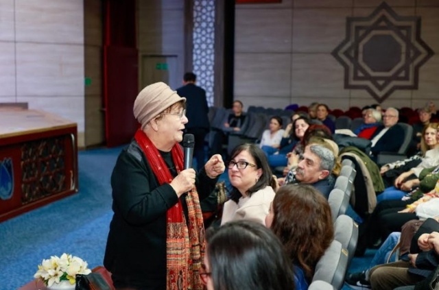 Yunusemre Belediyesi, Manisa kadın örgütleri ve inisiyatifleri ile birlikte, Türk Medeni Kanunu’nun kabul edilişinin 99. yılı dolayısıyla önemli bir etkinliğe imza attı. Millet Çarşısı Etkinlik Salonu’nda gerçekleşen konferansa, Yunusemre Belediye Başkanı Semih Balaban’ın eşi Serap Balaban, Belediye Başkan Yardımcısı Emine Özge Arslan, CHP İl Kadın Kolları Başkanı Gülbahar Tahmilci, Yunusemre Kent Konseyi Başkanı Bektaş Kılınç ve kent konseyi üyeleri, belediye meclis üyeleri, kadın örgütleri ve inisiyatifleri temsilcileri, yazar Bedriye Aksakal, Manisa Celal Bayar Üniversitesi’nden akademisyenler ve öğrenciler, siyasi parti ve sivil toplum örgütlerinin temsilcileri ile çok sayıda vatandaş katılım sağladı.