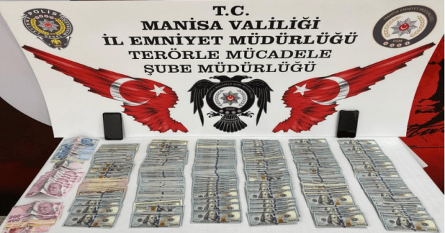 Manisa TEM Şube Müdürlüğümüzce FETÖ/PDY Silahlı Terör Örgütünün deşifresine
yönelik teknik imkânlar kullanılarak yapılan çalışmalar sonucunda;
E.O. isimli şahsın örgütün güncel yapılanması içerisinde faaliyetlerine devam ettiği
şeklinde bilgiler elde edilmiş, yapılan çalışmalar sonucu şahsın FETÖ/PDY kapsamında adli
işlem yapılan şahısların ailelerine maddi yardım sağladığı yine bu kapsamda cezaevinden
tahliye olan şahıslara ev ziyaretleri yaptığı, yurt dışı bağlantılı faaliyetlerine devam ederek
örgüte ait paraların transferinin ve dağıtımının yapılmasında görev aldığı tespit edilmiştir.
Şahsın 12.02.2022 tarihinde örgüt faaliyetleri çerçevesinde Adana iline hava yolu ile
gittiği tespit edilmiş, şüphelinin örgüte ait olan 30.000 Amerikan Doları, 2.300 Türk Lirası,
kullandığı 2 adet cep telefonu ve sim kartlarla birlikte Adana ilinde yakalanması sağlanmış
olup şahıs gözaltına alınmış ve adli yargılamanın devamı için ilimize intikal ettirilmiştir.
Kamuoyuna saygı ile duyurulur.