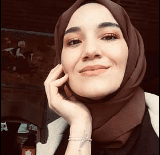 Geçtiğimiz gün Konya-Aksaray karayolunda Kapadokya gezisi için bulunduğu otobüsün kaygan yolda kaza yaparak devrilmesi sonucu yaşamını yitiren Demircili milli sporcu Nazan Uysal bugün gözyaşları içinde Demirci-Üşümüş Mahallesinde toprağa verildi.