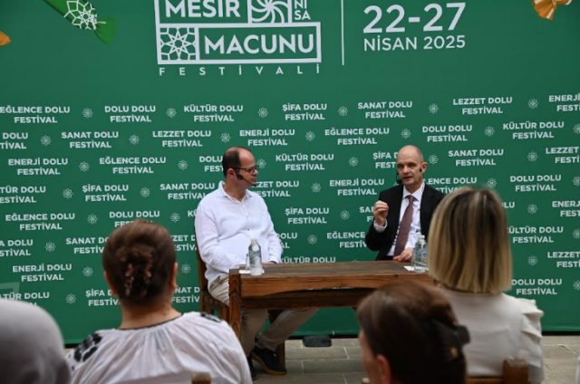 Glütensiz Beslenmenin Maliyeti ve Yaşam Kalitesine Etkisi
Dernek Başkanı Halim Şivecan ise glütensiz yaşamın çölyak hastaları için hayati önem taşıdığını, ancak bu beslenme biçiminin yüksek maliyet ve sosyal yaşamda çeşitli zorlukları beraberinde getirdiğini belirtti. Şivecan, “Glütensiz ürünler, standart ürünlere göre çok daha pahalı. Ürün çeşitliliğinin sınırlı olması da hastaların beslenme seçeneklerini kısıtlıyor. Dışarıda yemek yemek, misafirliğe gitmek gibi sosyal aktiviteler çölyak hastaları için sorun yaratabiliyor. Glütensiz diyete başladıktan sonra bağırsak dokusunun iyileşmesi en az iki yıl sürebiliyor. Bu nedenle diyetisyen desteği oldukça önemli” ifadelerini kullandı.