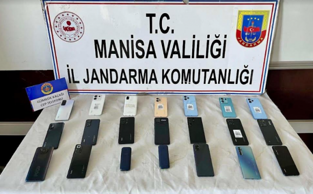 Manisa İli Kırkağaç İlçesinde Manisa İl Jandarma Komutanlığı KOM Şube Müdürlüğü ekiplerince, 01.08.2024 günü E.S. isimli şahsın iş yerinde yapılan aramada 21 adet gümrük kaçağı cep telefonu bulunmuştur.

Adı geçen şahıs ifadesinin alınmasına müteakip serbest bırakılmış olup, adli tahkikata başlanmıştır.